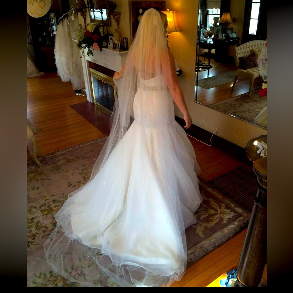 Wedding Dress by Hayley Paige ‘Jasmine’ OFFERS ACCEPTED. Veil not included.